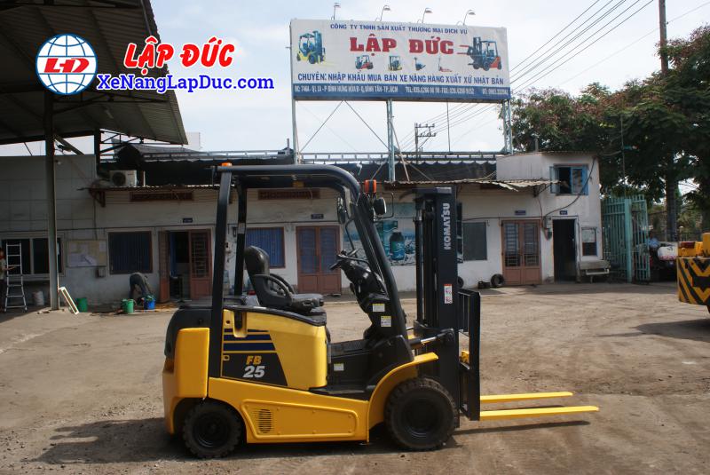 Xe nâng điện 2.5 tấn KOMATSU FB25-12