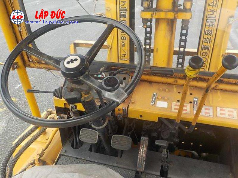 Xe nâng động cơ dầu 06 tấn KOMATSU FD60-2 # 10105 giá rẻ