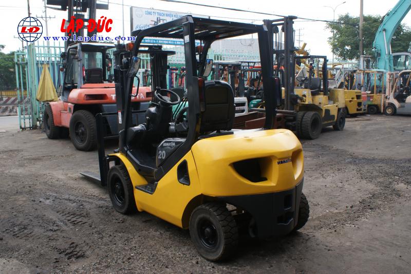Xe nâng dầu KOMATSU 2 tấn FD20T-17 giá rẻ