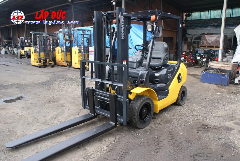 Xe nâng dầu 2 tấn KOMATSU FD20T-17