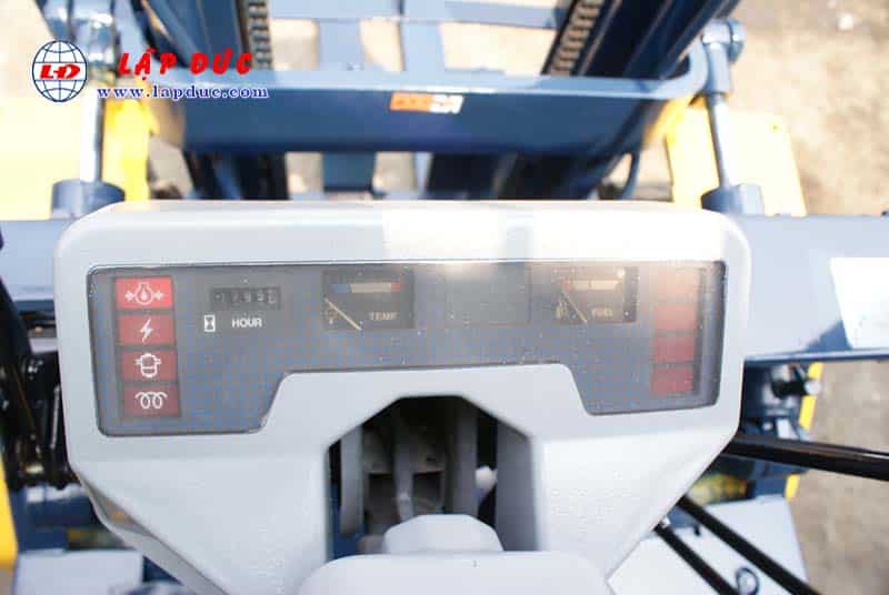 Xe nâng 2 tấn dầu KOMATSU FD20-11 # 461369 giá rẻ