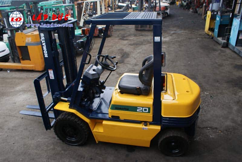 Xe nâng dầu cũ 2 tấn KOMATSU FD20-11 # 461369 giá rẻ