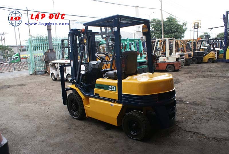 Xe nâng dầu cũ KOMATSU 2 tấn FD20-11 # 461369 giá rẻ