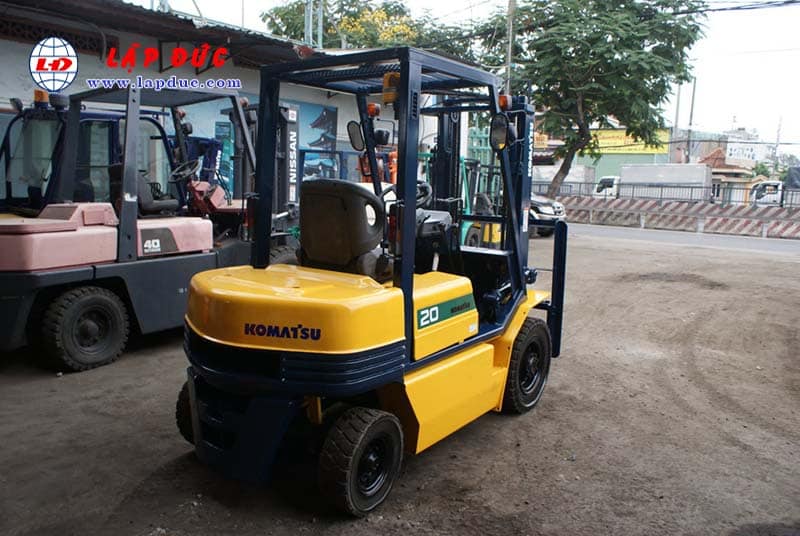 Xe nâng dầu KOMATSU 2 tấn FD20-11 # 461369 giá rẻ