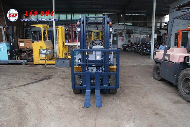Xe nâng động cơ dầu 2 tấn KOMATSU FD20-11 # 461369 giá rẻ