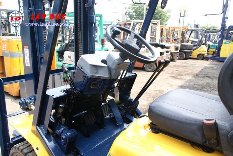 Xe nâng KOMATSU máy dầu 2 tấn FD20-11 # 461369 giá rẻ