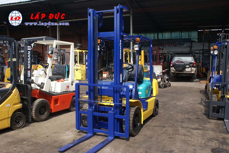 Xe Nâng Dầu 2.5 tấn KOMATSU FD25C-12 # 532585