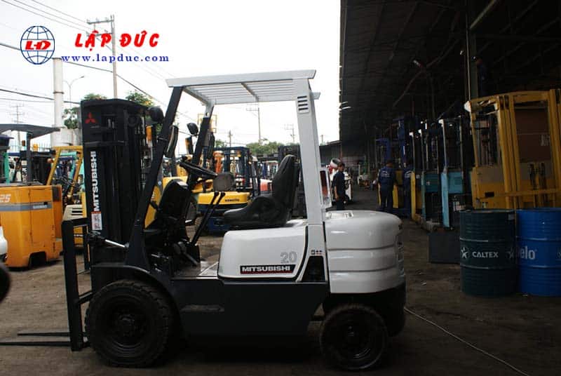Xe nâng cũ động cơ dầu MITSUBISHI 2 tấn FD20 #F18B -09137 giá rẻ