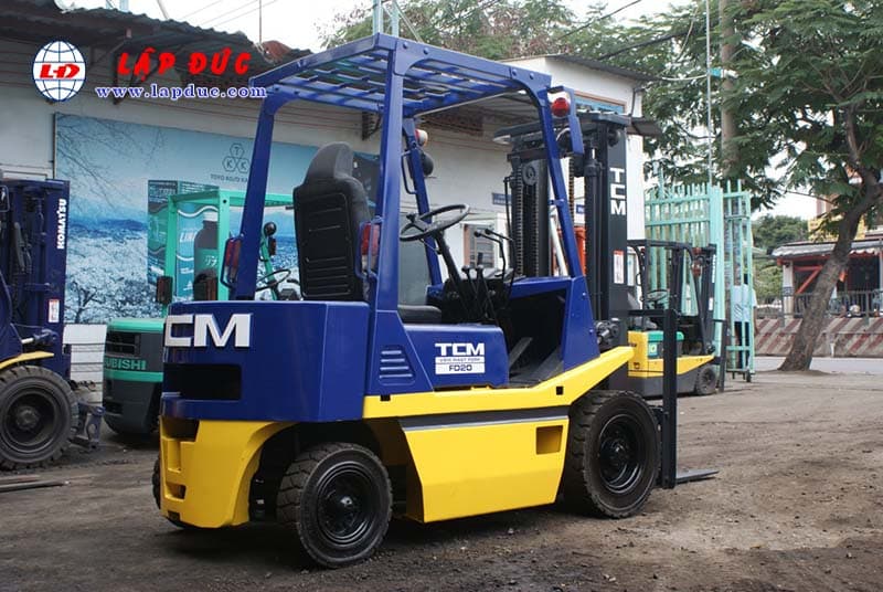 Xe nâng cũ động cơ dầu TCM 2 tấn FD20Z2 # 559006386 giá rẻ