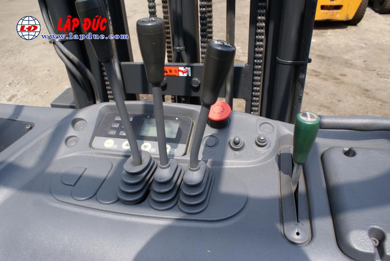 Xe nâng điện đứng lái cũ KOMATSU 1.5 tấn FB15RL# 14 -146097 giá rẻ