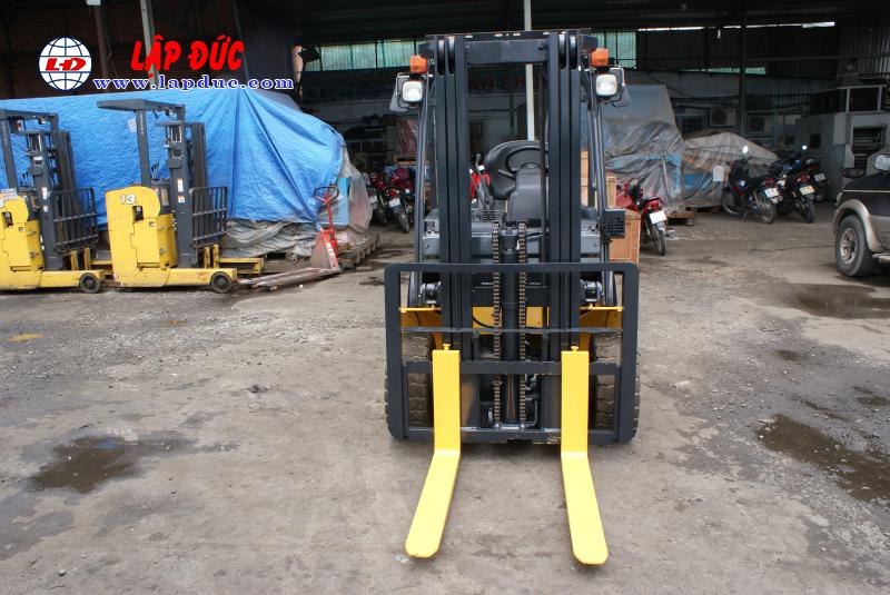 Xe nâng điện ngồi lái cũ 2.5 tấn KOMATSU FB25-12 # 100193