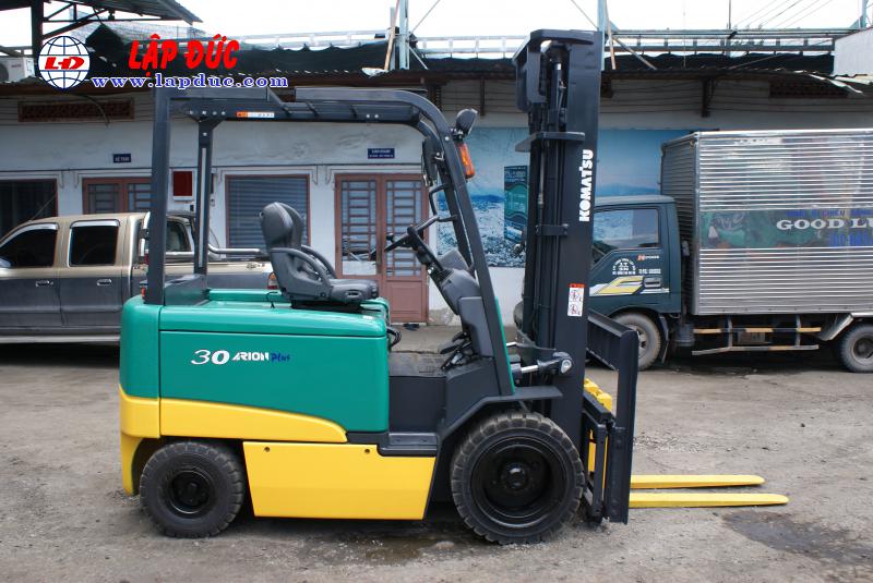 Xe nâng điện ngồi lái cũ KOMATSU 3 tấn FB30-11 # 820446