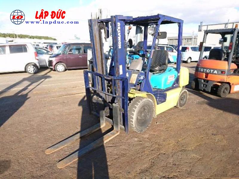 Xe nâng dầu cũ 2.5 tấn KOMATSU FD25C-12 # 515601 giá rẻ
