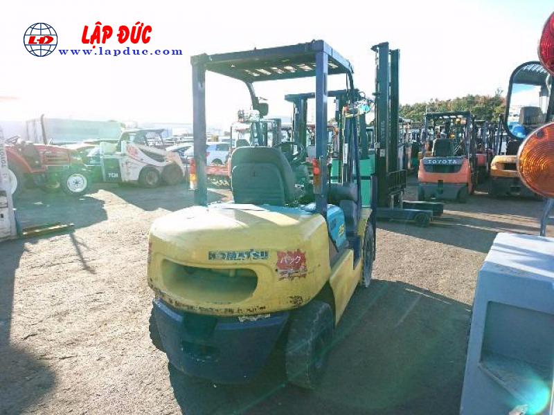 Xe nâng dầu 2.5 tấn KOMATSU FD25C-12 # 515601 giá rẻ