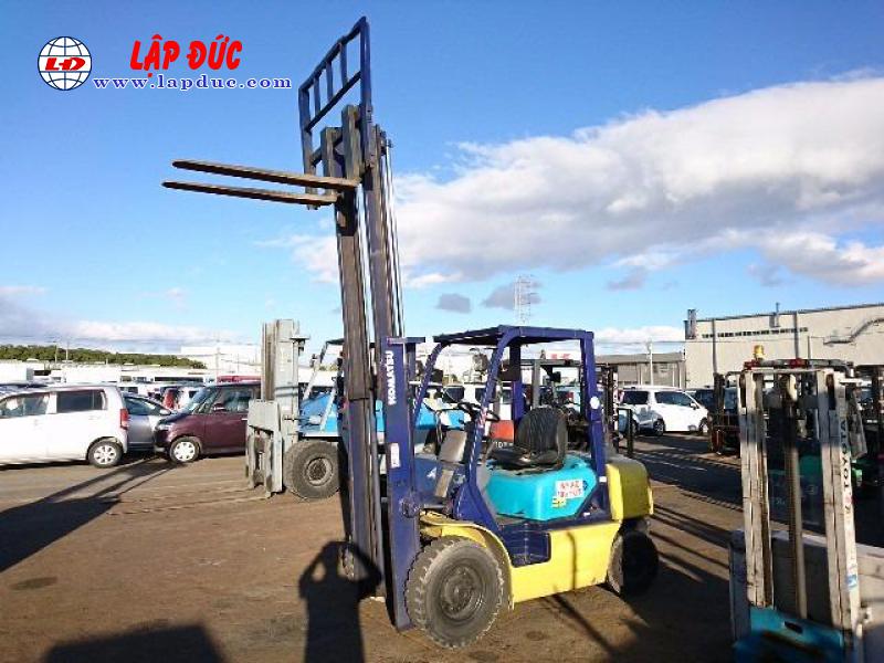 Xe nâng máy dầu cũ KOMATSU 2.5 tấn FD25C-12 # 515601 giá rẻ