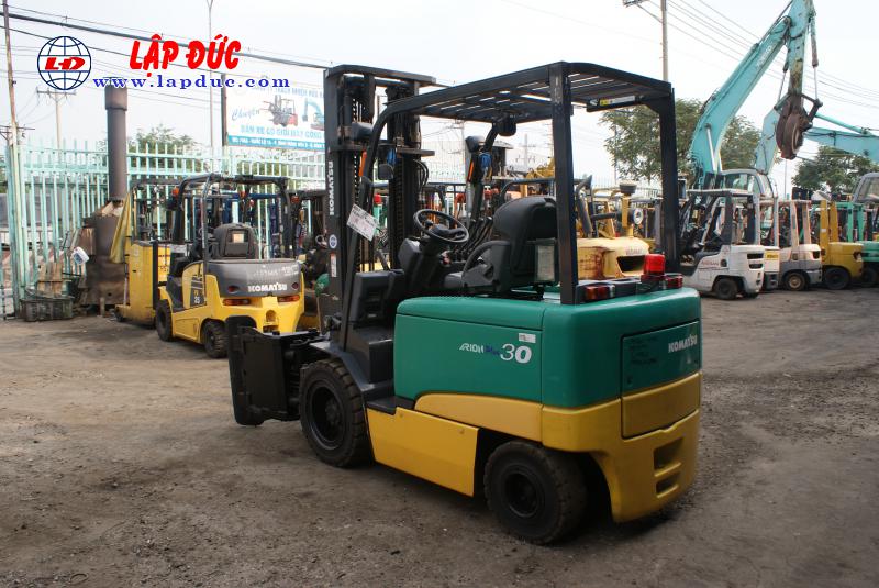 Xe nâng điện ngồi lái KOMATSU 3.0 tấn FB30-11