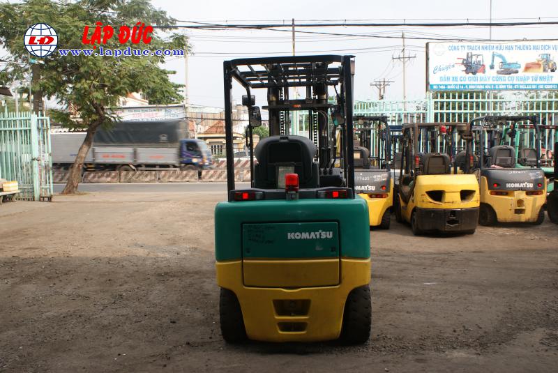 Xe nâng điện ngồi lái KOMATSU 3.0 tấn FB30-11