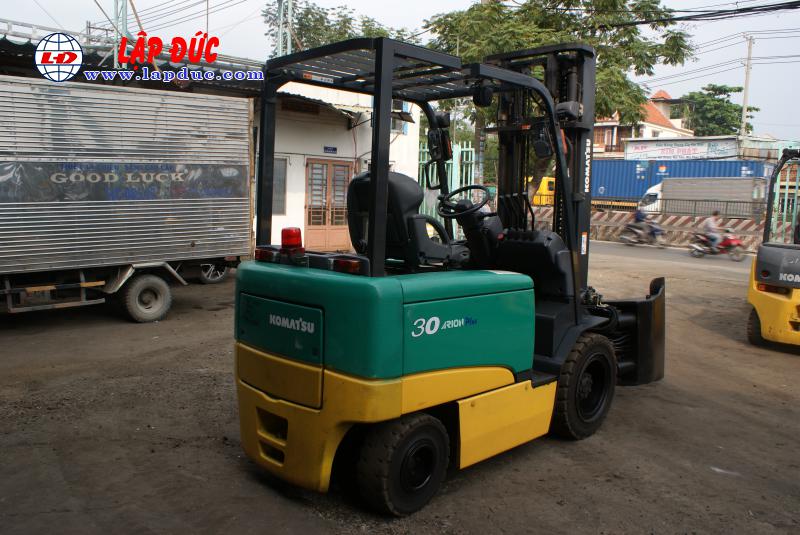 Xe nâng điện ngồi lái KOMATSU 3.0 tấn FB30-11