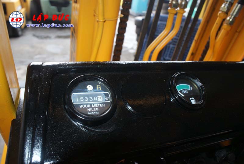 Xe nâng 2 tấn dầu KOMATSU FD20-10 # 233741 giá rẻ