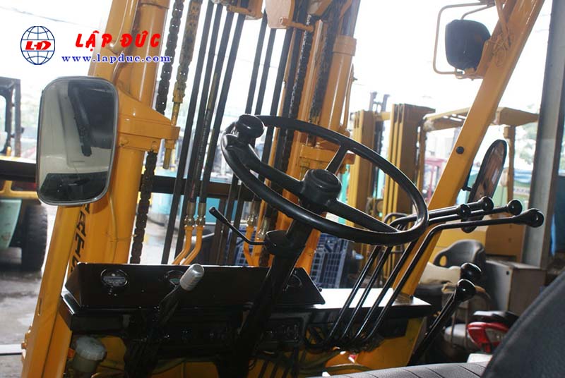 Xe nâng 2 tấn máy dầu KOMATSU FD20-10 # 233741 giá rẻ