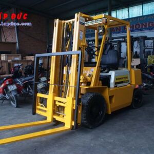 Xe nâng động cơ dầu 2 tấn KOMATSU FD20-10 # 233741 giá rẻ