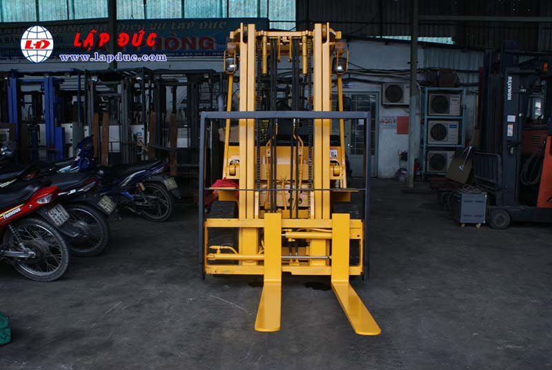 Xe Nâng Dầu 2.5 tấn KOMATSU FD20-10 # 233741