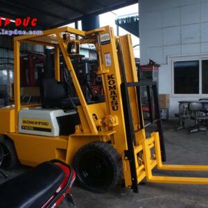 Xe nâng dầu KOMATSU 2 tấn FD20-10 # 233741 giá rẻ
