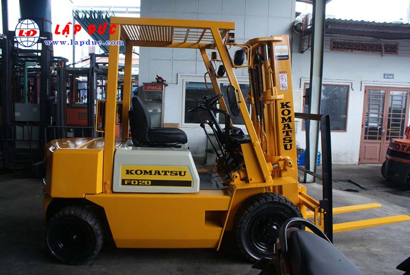 Xe nâng máy dầu cũ KOMATSU 2 tấn FD20-10 # 233741 giá rẻ
