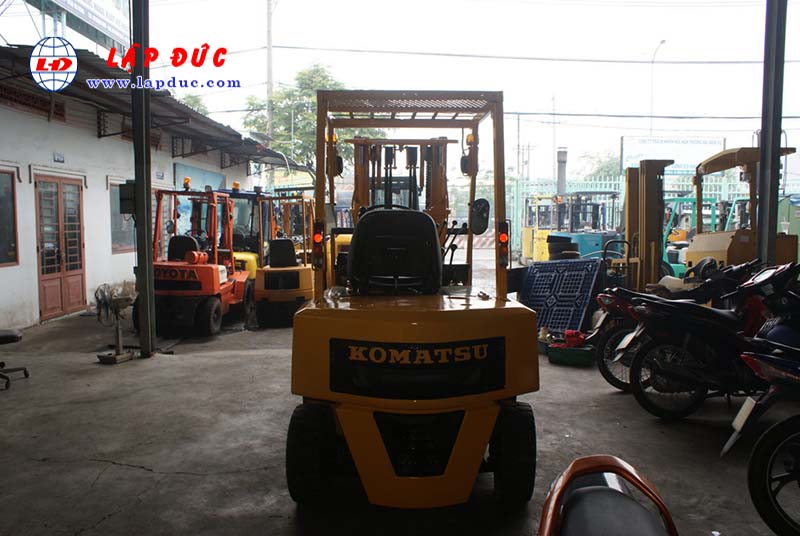 Xe Nâng Dầu 2.5 tấn KOMATSU FD20-10 # 233741