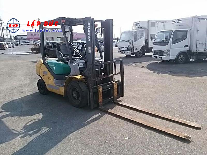 Xe Nâng Dầu 2.5 tấn KOMATSU FD25T-16 # 723936