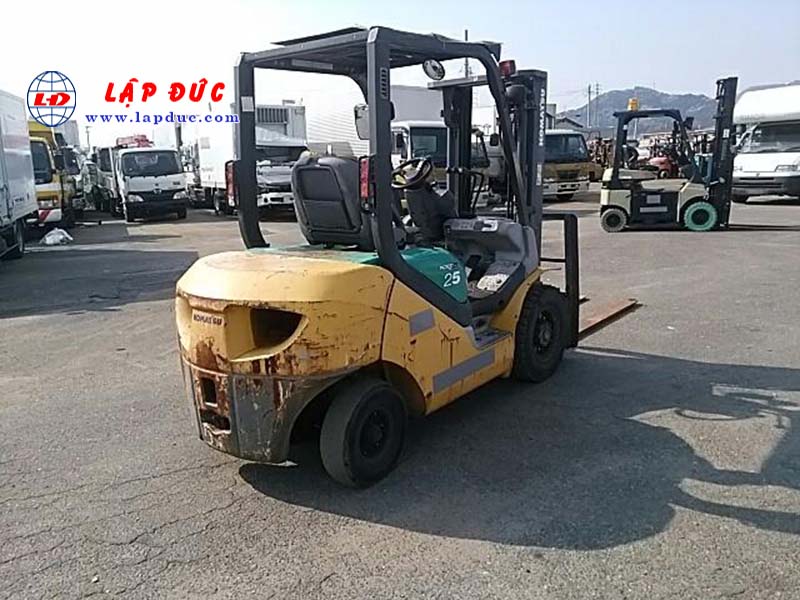 Xe Nâng Dầu 2.5 tấn KOMATSU FD25T-16 # 723936