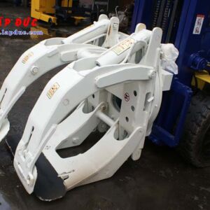 Xe Nâng Dầu 3 tấn KOMATSU FD30C-12 gắn bộ kẹp cuộn giấy tròn