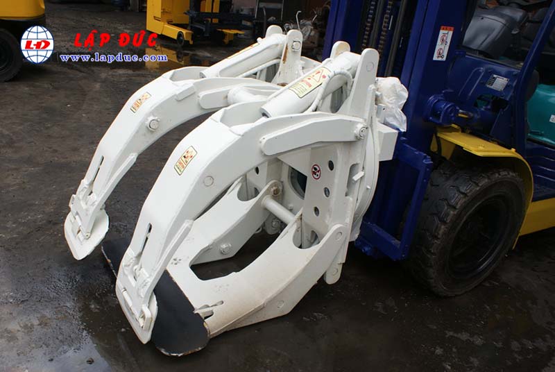 Xe Nâng Dầu 3 tấn KOMATSU FD30C-12 # 511698 Xe Nâng Dầu 3 tấn KOMATSU FD30C-12 gắn bộ kẹp cuộn giấy tròn