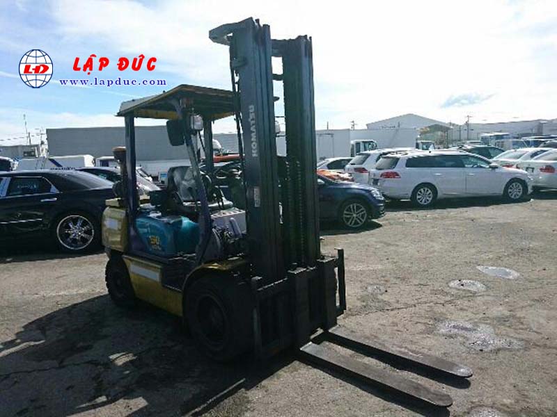 Xe nâng dầu cũ KOMATSU 3 tấn FD30C-14 # 560485 giá rẻ