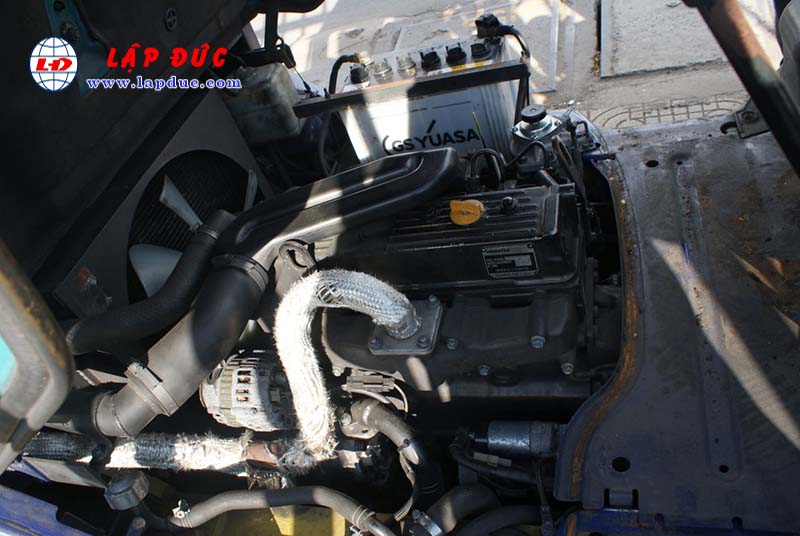 Xe nâng 3 tấn dầu KOMATSU FD30C-14 # 560485 giá rẻ