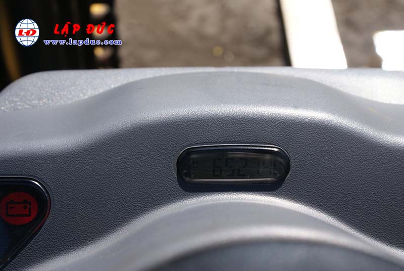Xe nâng động cơ dầu 3 tấn KOMATSU FD30C-17 # 322470 giá rẻ