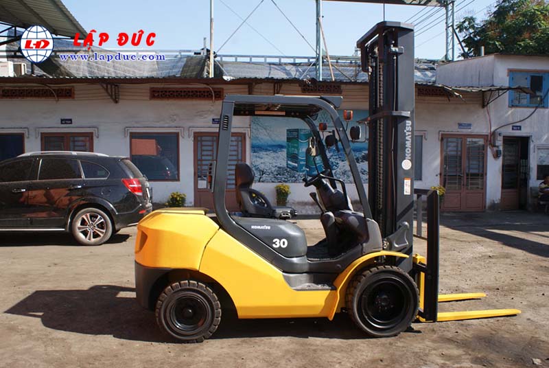 Xe nâng dầu cũ KOMATSU 3 tấn FD30C-17 # 322470 giá rẻ