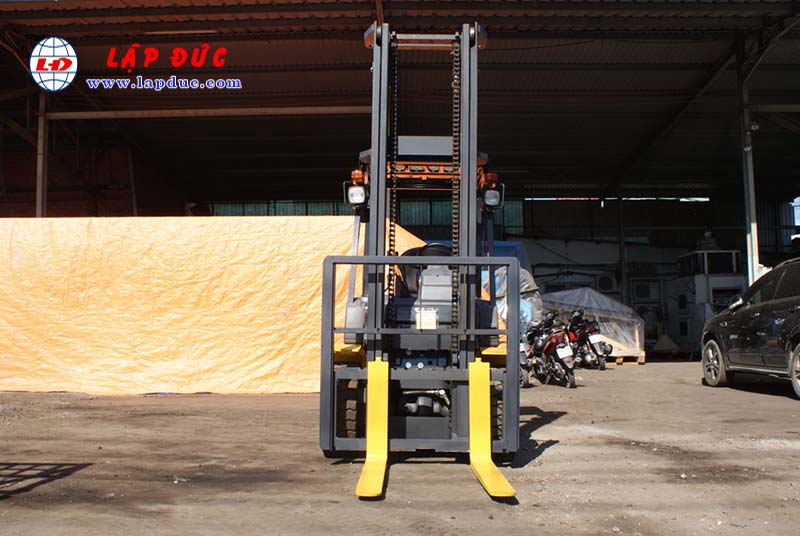 Xe nâng dầu 3 tấn KOMATSU FD30C-17 # 322470 giá rẻ