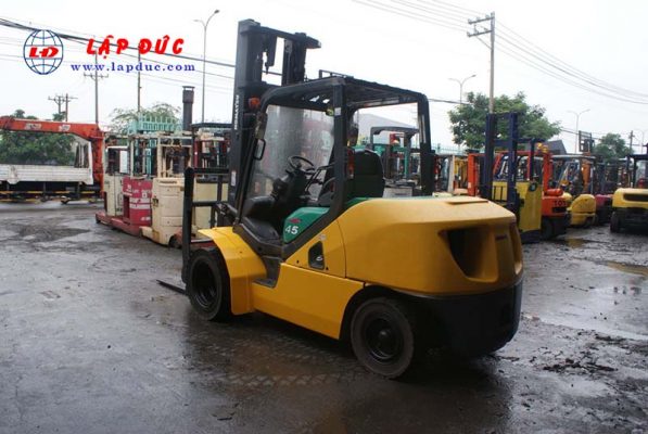 Xe nâng dầu 4.5 tấn KOMATSU FD45T-10 # 135323 giá rẻ