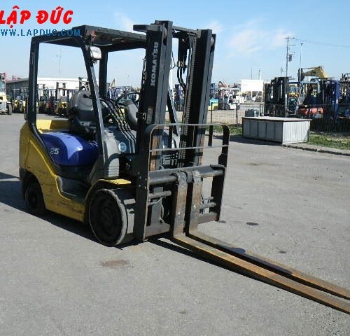 Xe nâng xăng KOMATSU 2.5 tấn FG25NT-15 giá rẻ