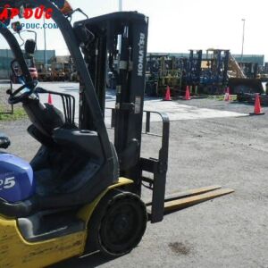 Xe nâng máy xăng KOMATSU 2.5 tấn FG25NT-15 giá rẻ