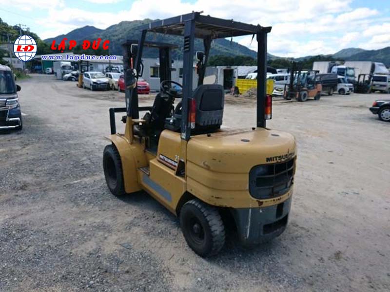 Xe nâng máy dầu cũ MITSUBISHI 2.5 tấn FD25 # 20440 giá rẻ