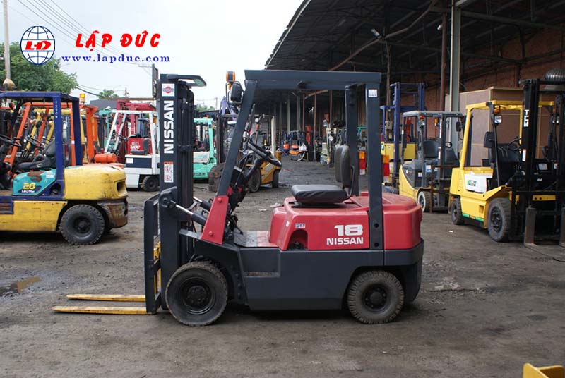 Xe nâng xăng cũ 1 tấn NISSAN NJ01A10# 117591 giá rẻ
