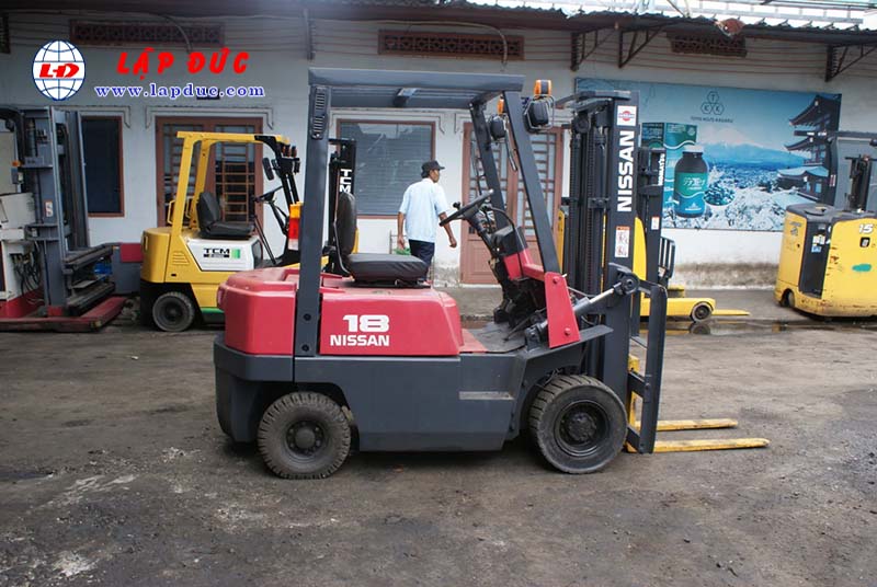 Xe nâng máy xăng NISSAN 1 tấn NJ01A10# 117591 giá rẻ