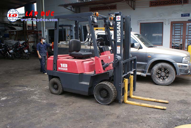 Xe nâng cũ động cơ xăng NISSAN 1 tấn NJ01A10# 117591 giá rẻ