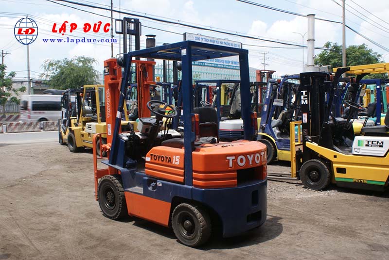 Xe nâng dầu cũ TOYOTA 1.5 tấn 5FDL15 # 10332 giá rẻ