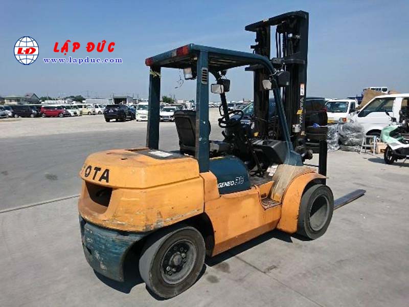 Xe Nâng động cơ Dầu diesel 3.5 tấn TOYOTA 7FD35 # 15511 Xe Nâng động cơ Dầu diesel 3.5 tấn TOYOTA 7FD35 # 15511
