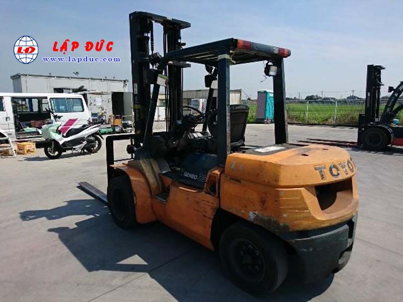 Xe Nâng 3.5 tấn máy Dầu TOYOTA 7FD35 # 15511
