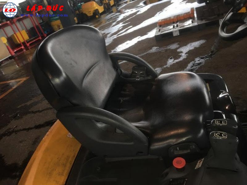 Xe nâng điện ngồi lái 1.5 tấn KOMATSU FB15-12