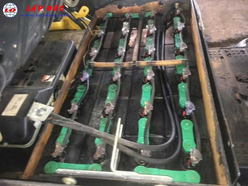 Xe nâng điện ngồi lái 1.5 tấn KOMATSU FB15-12